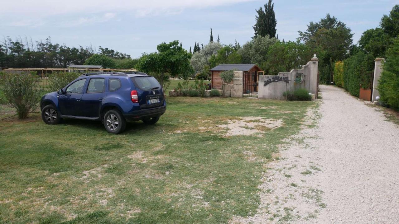 MAS MAURANE-Roulotte avec SPA privé Tarascón Exterior foto