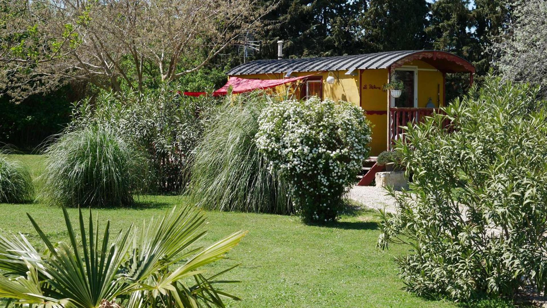 MAS MAURANE-Roulotte avec SPA privé Tarascón Exterior foto